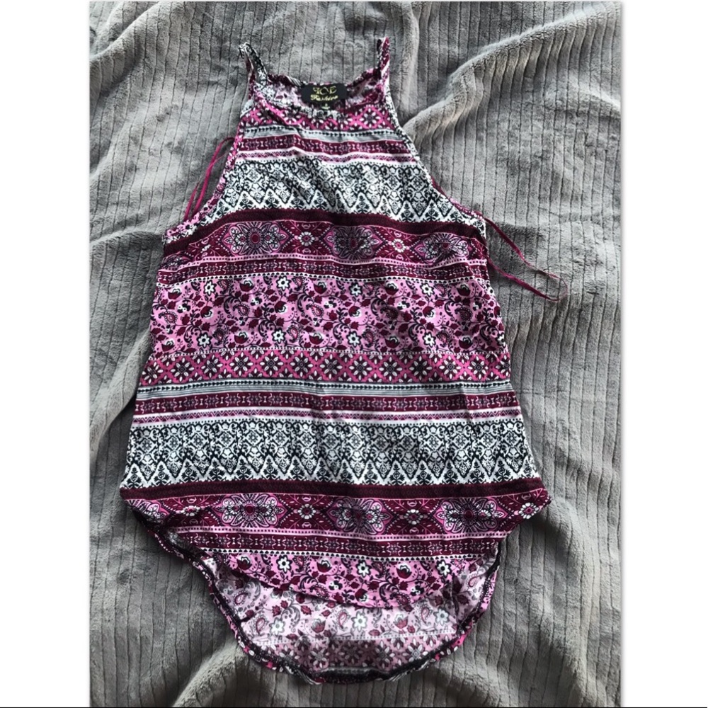 Sleeveless halter neck top